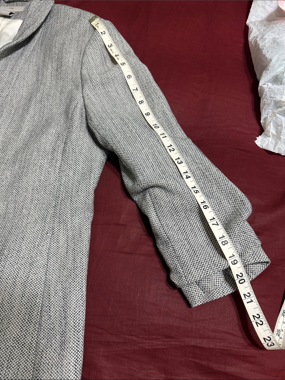 H&M Gray Textured Ruched Sleeve Blazer Size L Modern Open Front Jacket - Picture 10 of 11